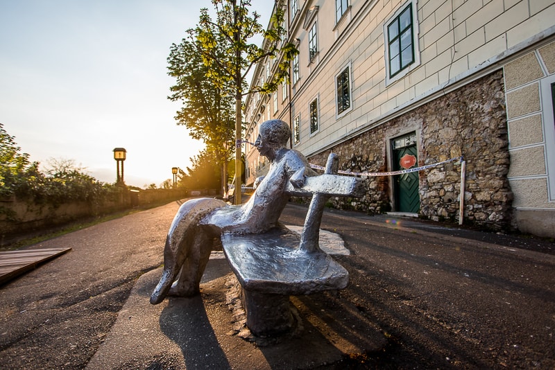 Strossmayerovo šetalište, spomenik Antunu Gustavu Matošu, rad Ivana Kožarića